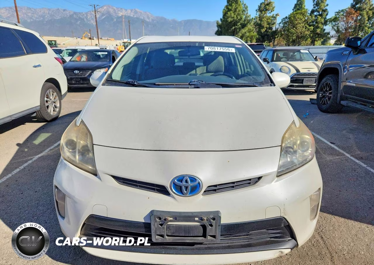 2015 Toyota Prius Two VIN:JTDKN3DU2F0450623 - 5