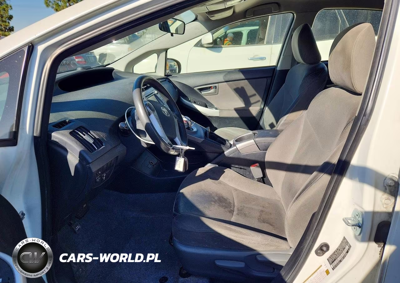 2015 Toyota Prius Two VIN:JTDKN3DU2F0450623 - 7