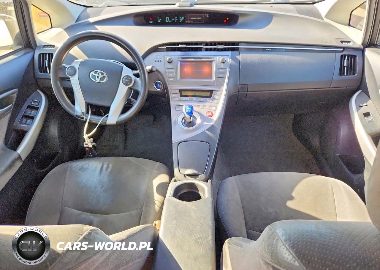 2015 Toyota Prius Two VIN:JTDKN3DU2F0450623 - 8