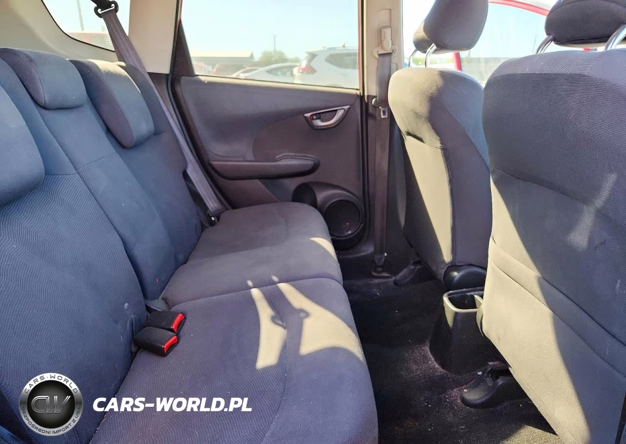 2013 Honda Fit VIN:JHMGE8H39DC083458 - 10