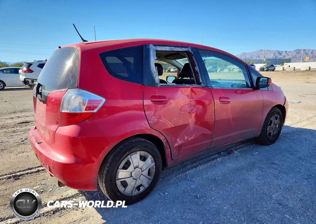 2013 Honda Fit VIN:JHMGE8H39DC083458 - 3