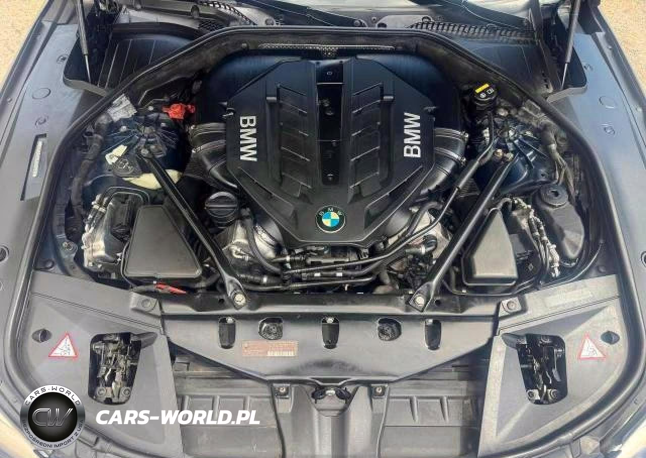 2015 BMW 750 Xi VIN:WBAYB6C5XFD965910 - 14