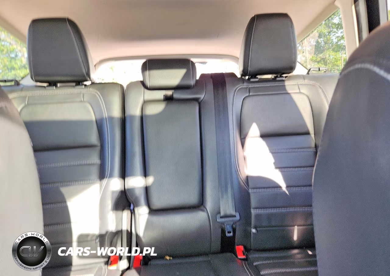 2019 Ford Escape Titanium VIN:1FMCU9J9XKUA09119 - 10