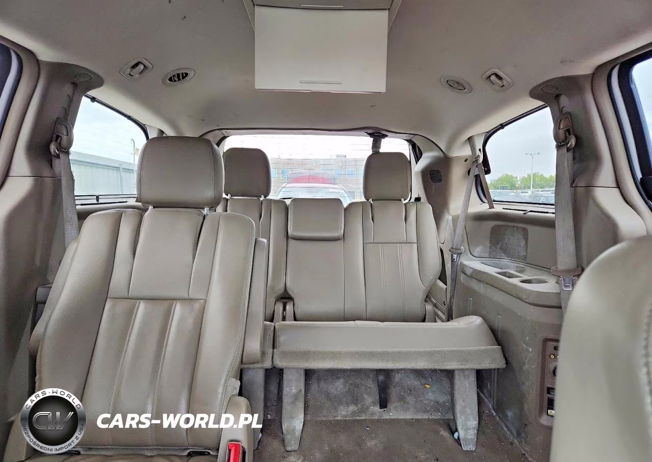 2015 Chrysler Town & Country Touring VIN:2C4RC1BG0FR628976 - 10