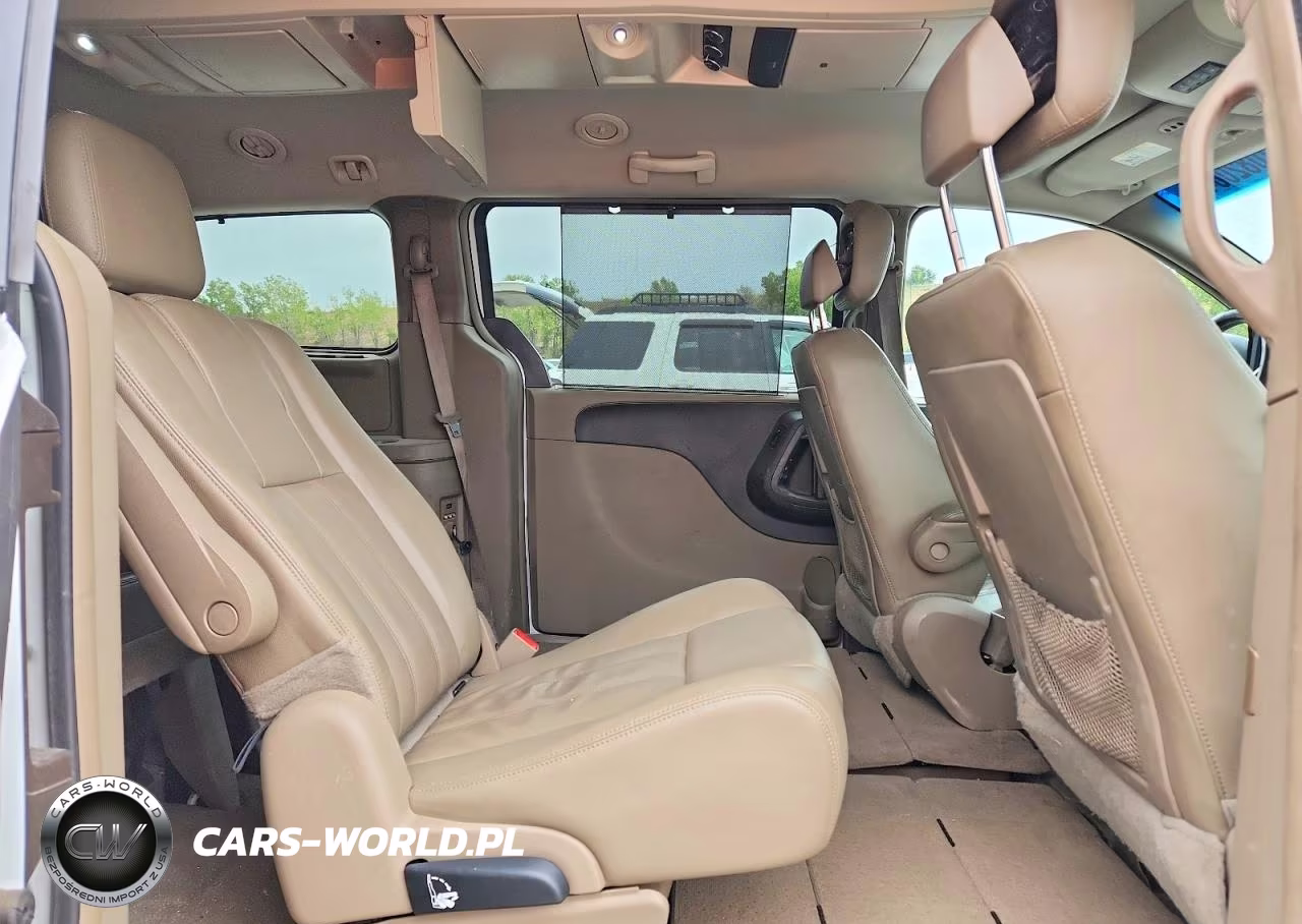 2015 Chrysler Town & Country Touring VIN:2C4RC1BG0FR628976 - 11