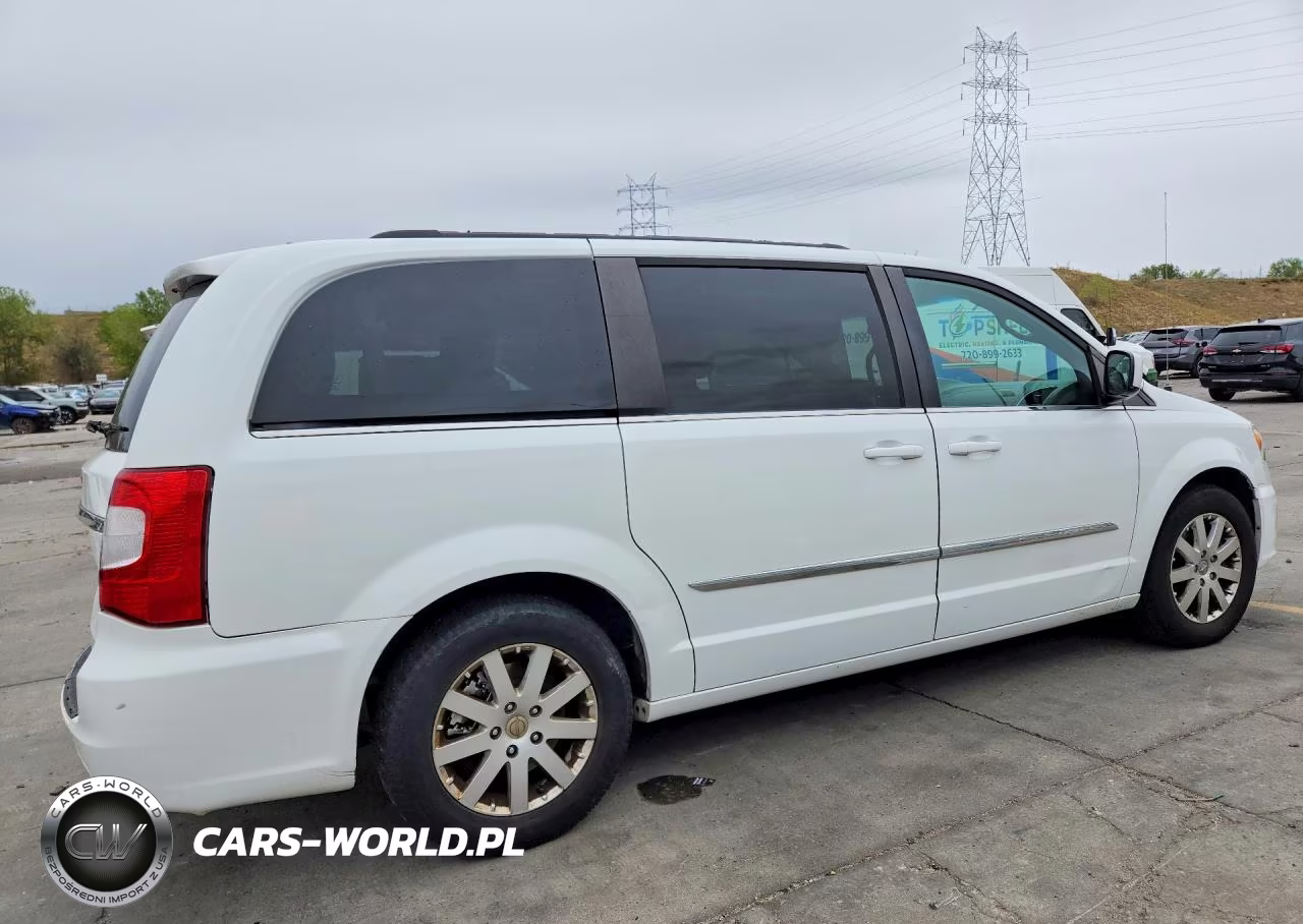 2015 Chrysler Town & Country Touring VIN:2C4RC1BG0FR628976 - 3