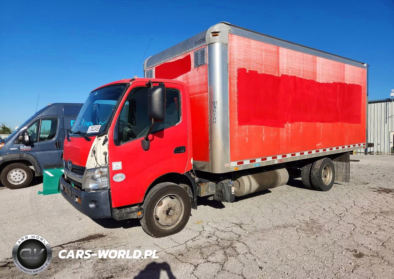 2017 Hino 195 Box Truck