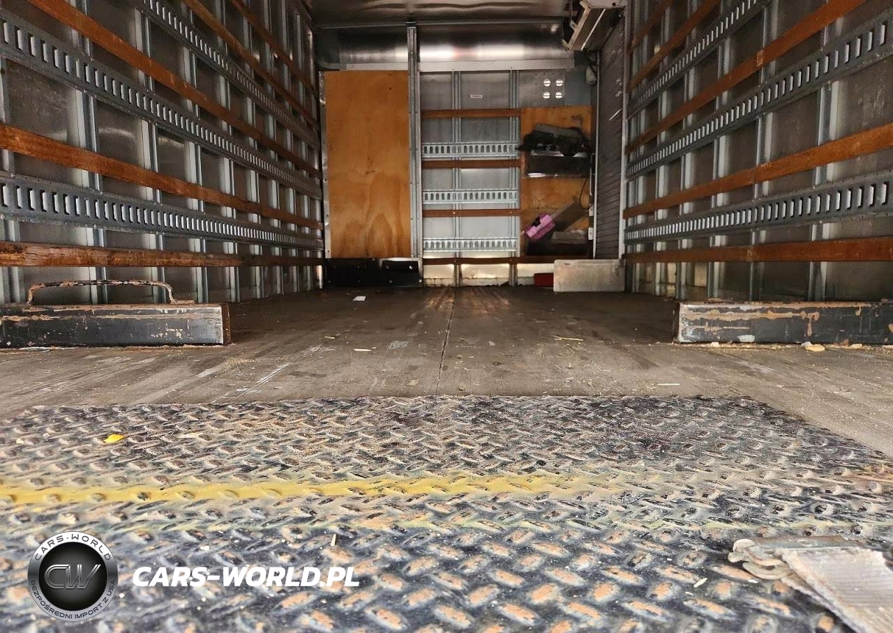 2017 Hino 195 Box Truck VIN:JHHSDM2HXHK005890 - 10