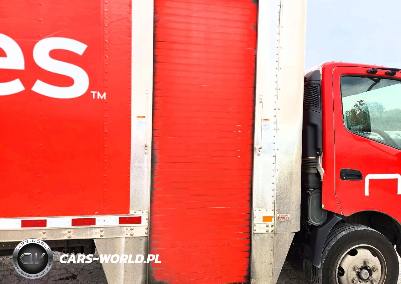 2017 Hino 195 Box Truck VIN:JHHSDM2HXHK005890 - 11