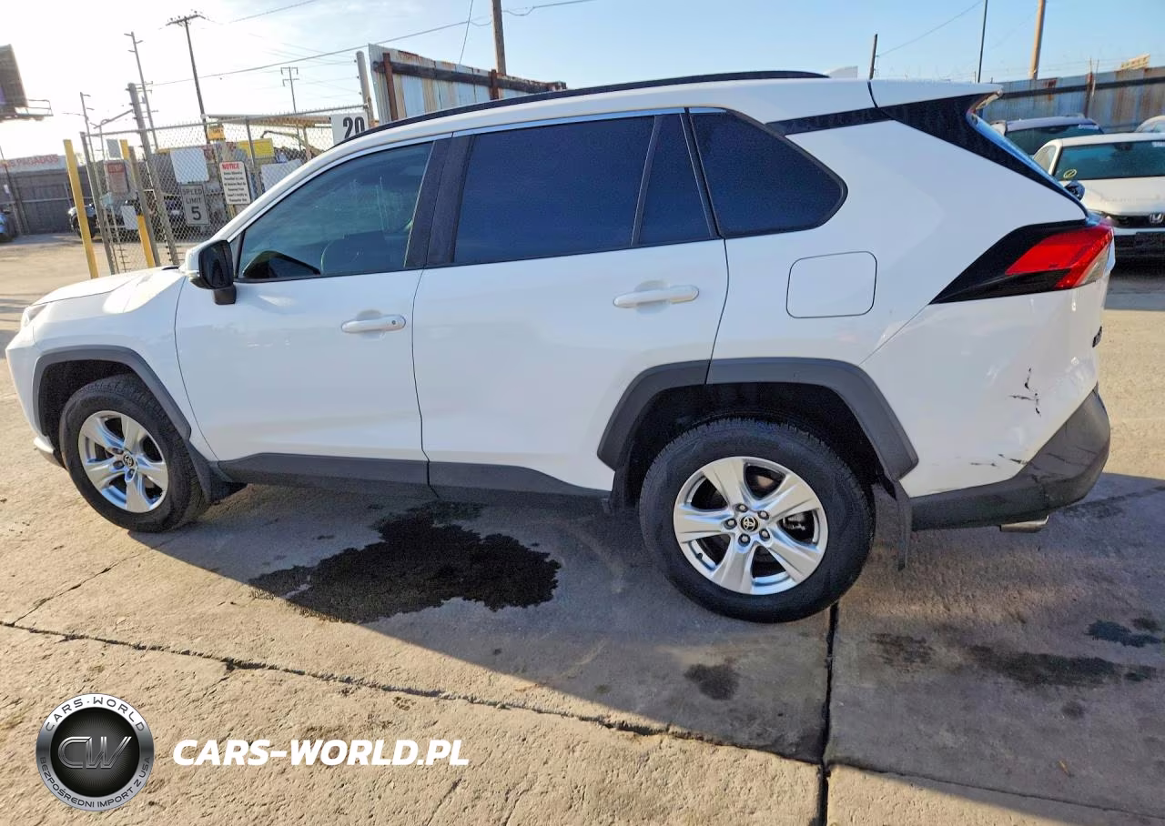 2021 Toyota Rav4 Xle VIN:2T3W1RFV8MC156272 - 2