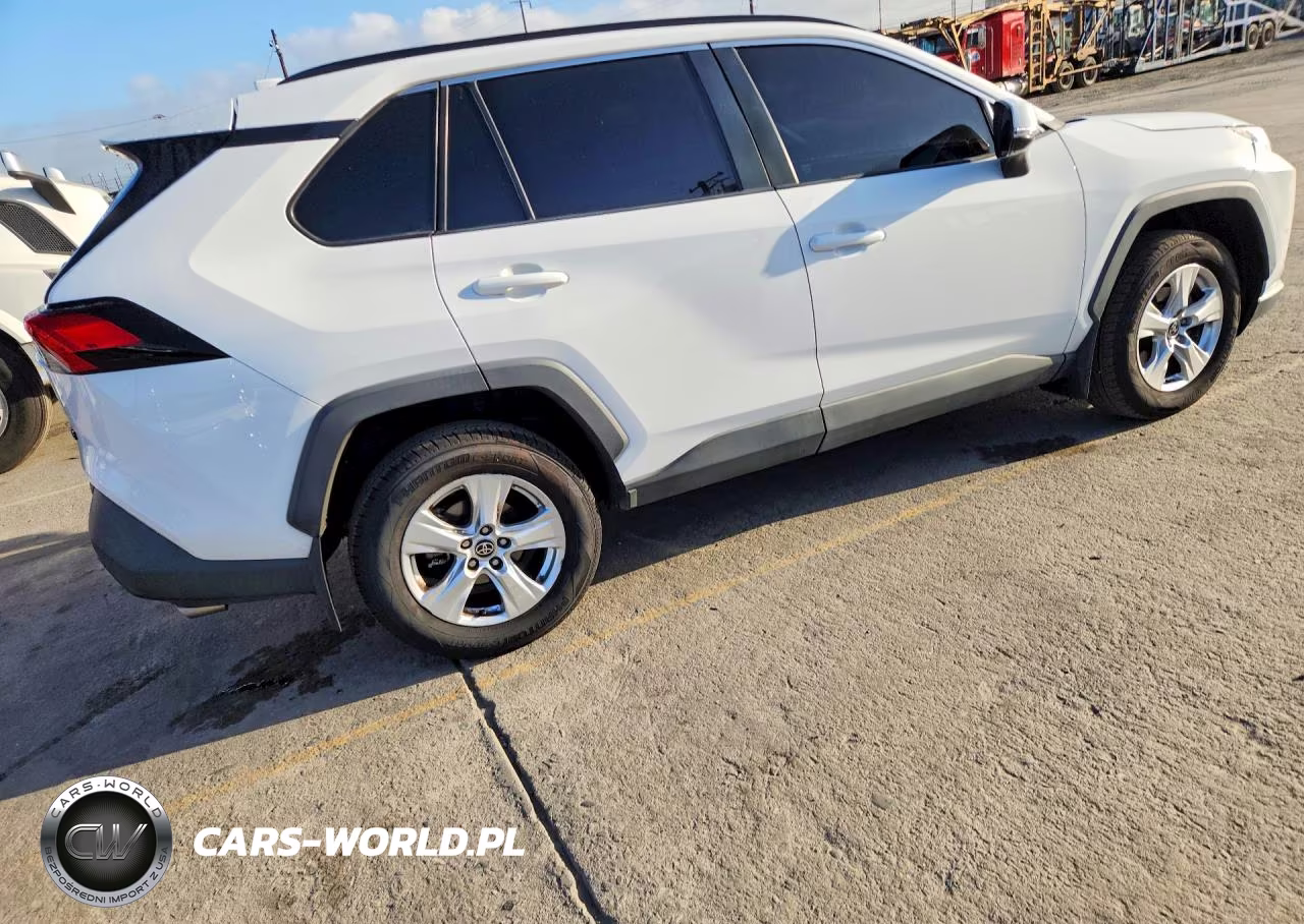 2021 Toyota Rav4 Xle VIN:2T3W1RFV8MC156272 - 3