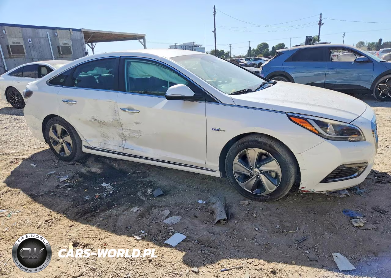 2017 Hyundai Sonata Plug-In Hybrid Limited VIN:KMHE54L26HA049250 - 4