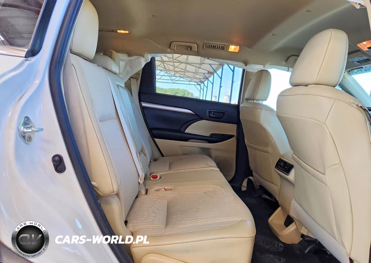 2019 Toyota Highlander Le Plus VIN:5TDZZRFHXKS334390 - 10