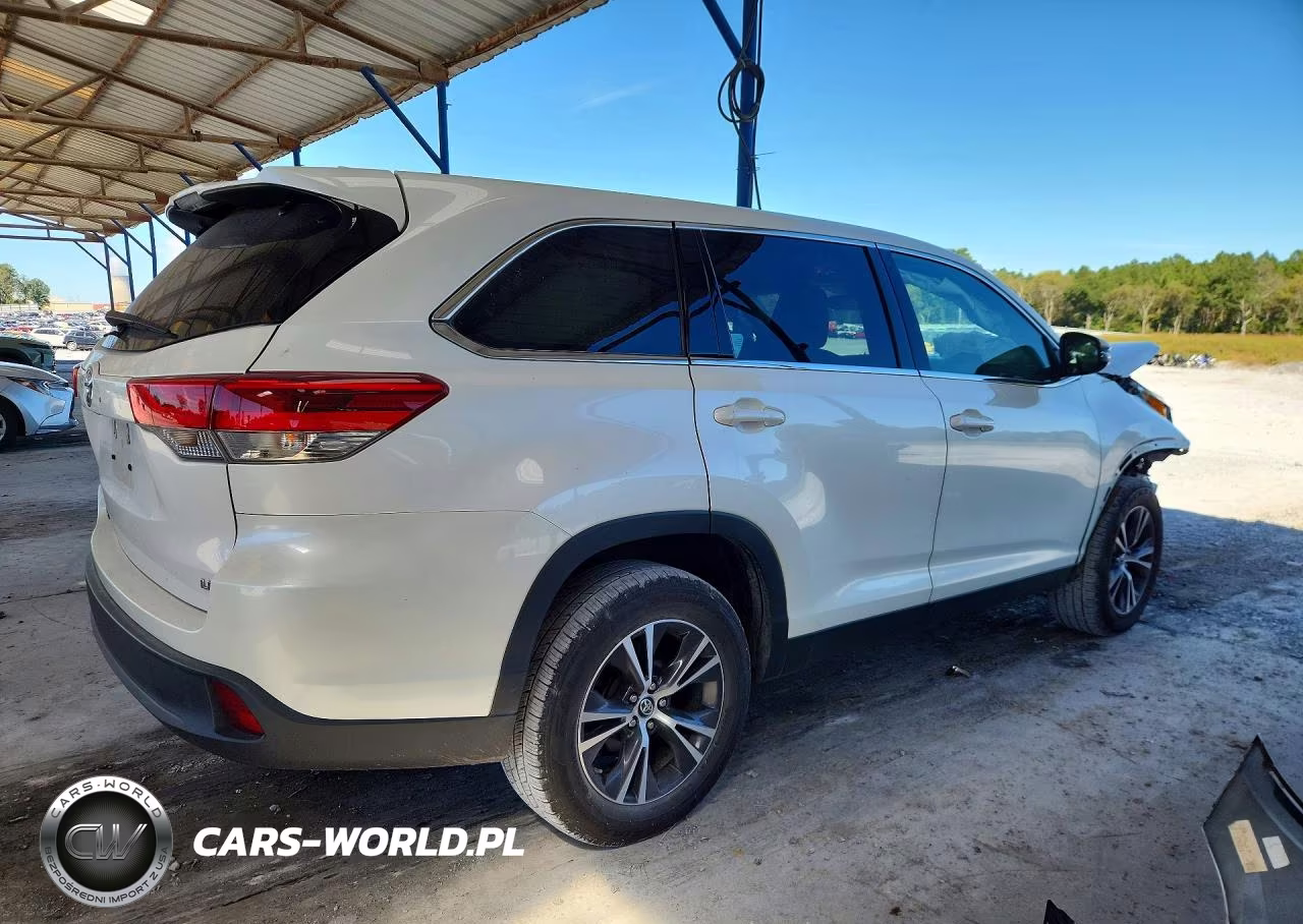 2019 Toyota Highlander Le Plus VIN:5TDZZRFHXKS334390 - 3