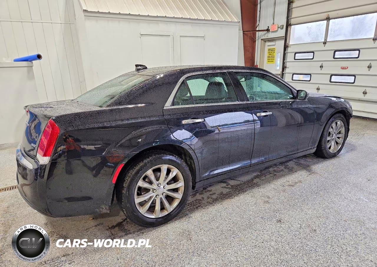 2018 Chrysler 300 Limited VIN:2C3CCAKG8JH127553 - 3