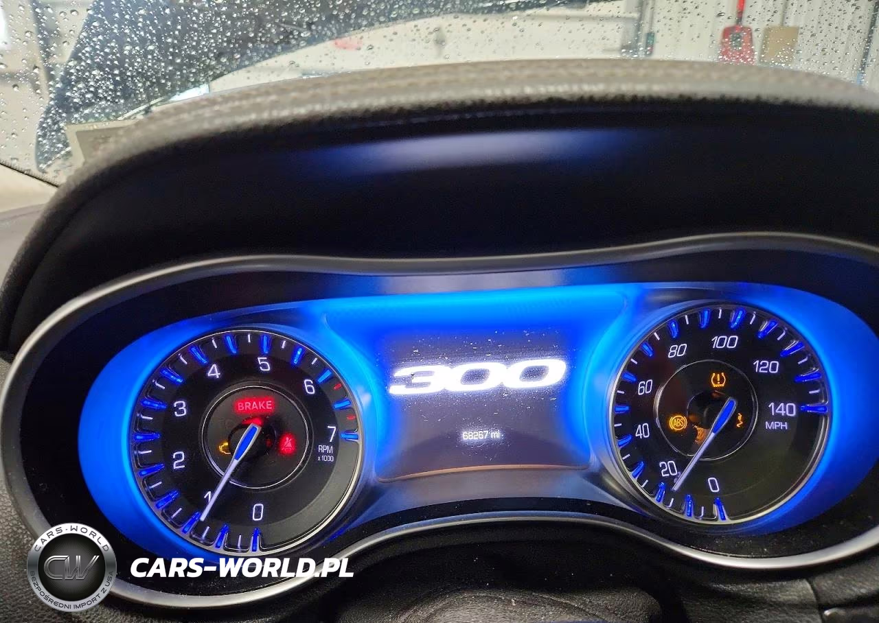 2018 Chrysler 300 Limited VIN:2C3CCAKG8JH127553 - 9