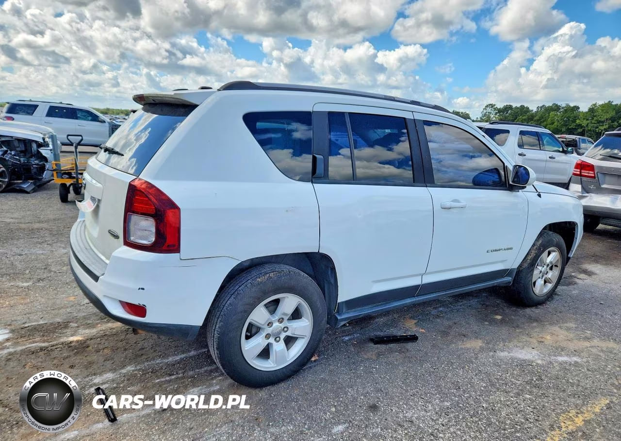 2016 Jeep Compass Latitude VIN:1C4NJCEA7GD773444 - 3