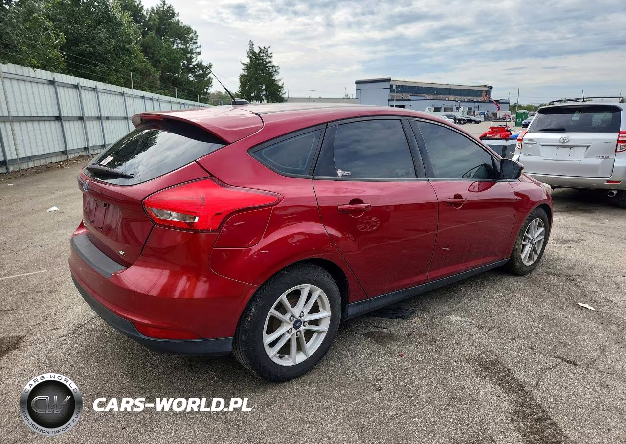 2017 Ford Focus Se VIN:1FADP3K24HL231657 - 3