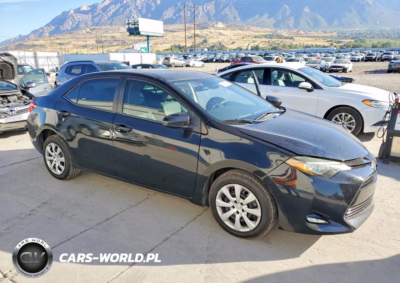 2018 Toyota Corolla Le VIN:2T1BURHE0JC976109 - 4