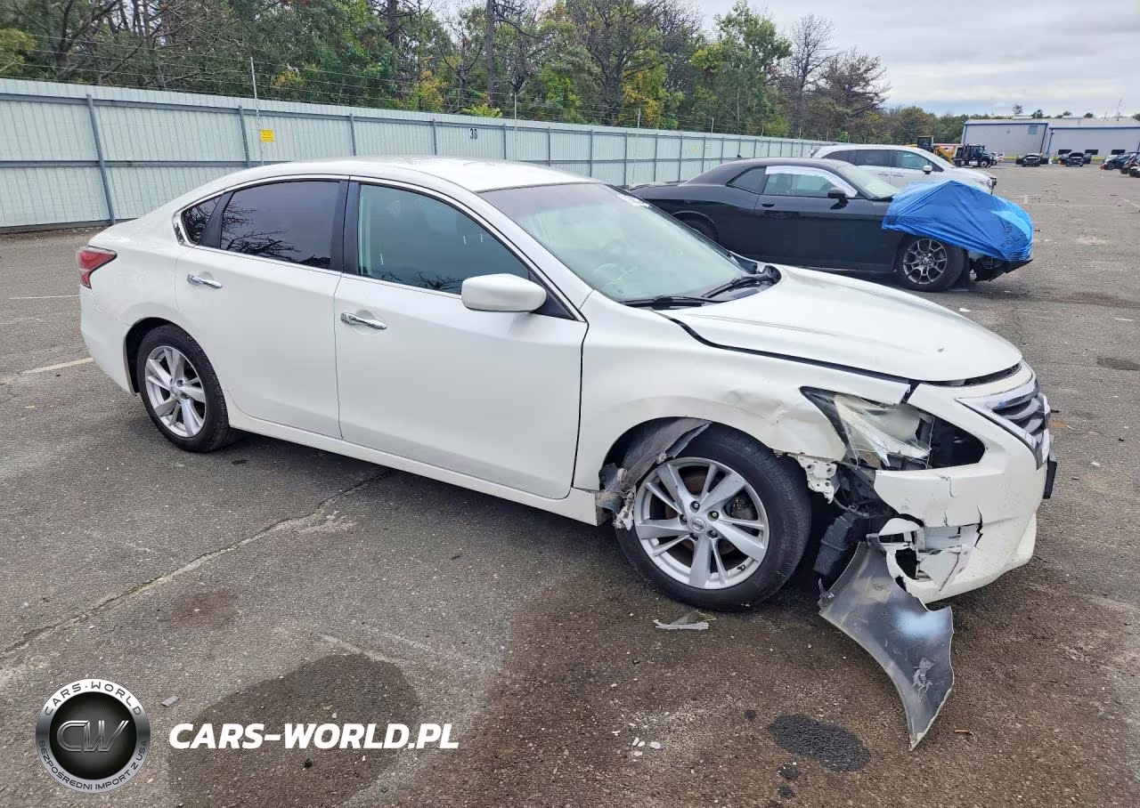 2014 Nissan Altima 2.5 S VIN:1N4AL3AP6EN346952 - 4