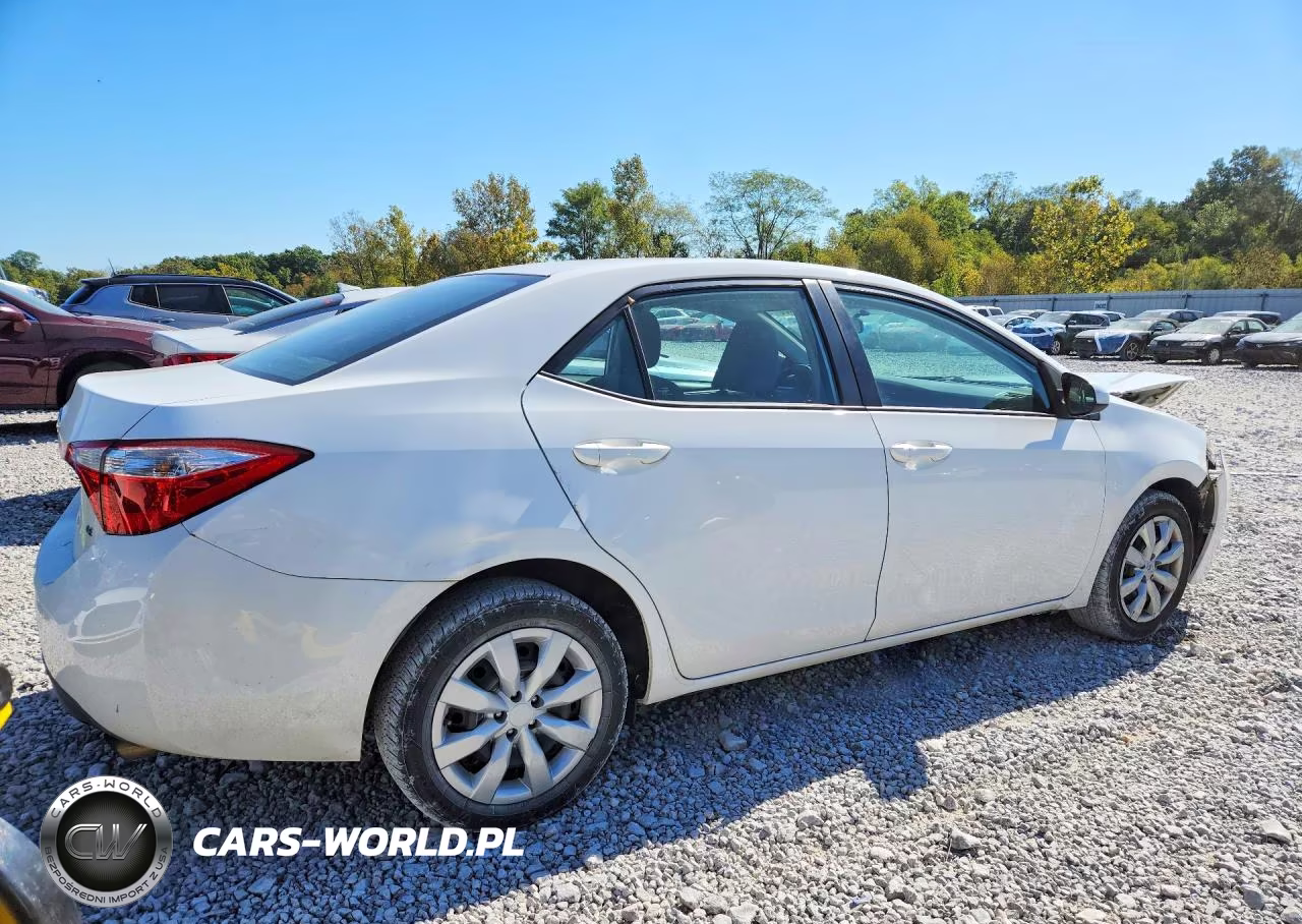 2016 Toyota Corolla Le VIN:5YFBURHE4GP529100 - 3