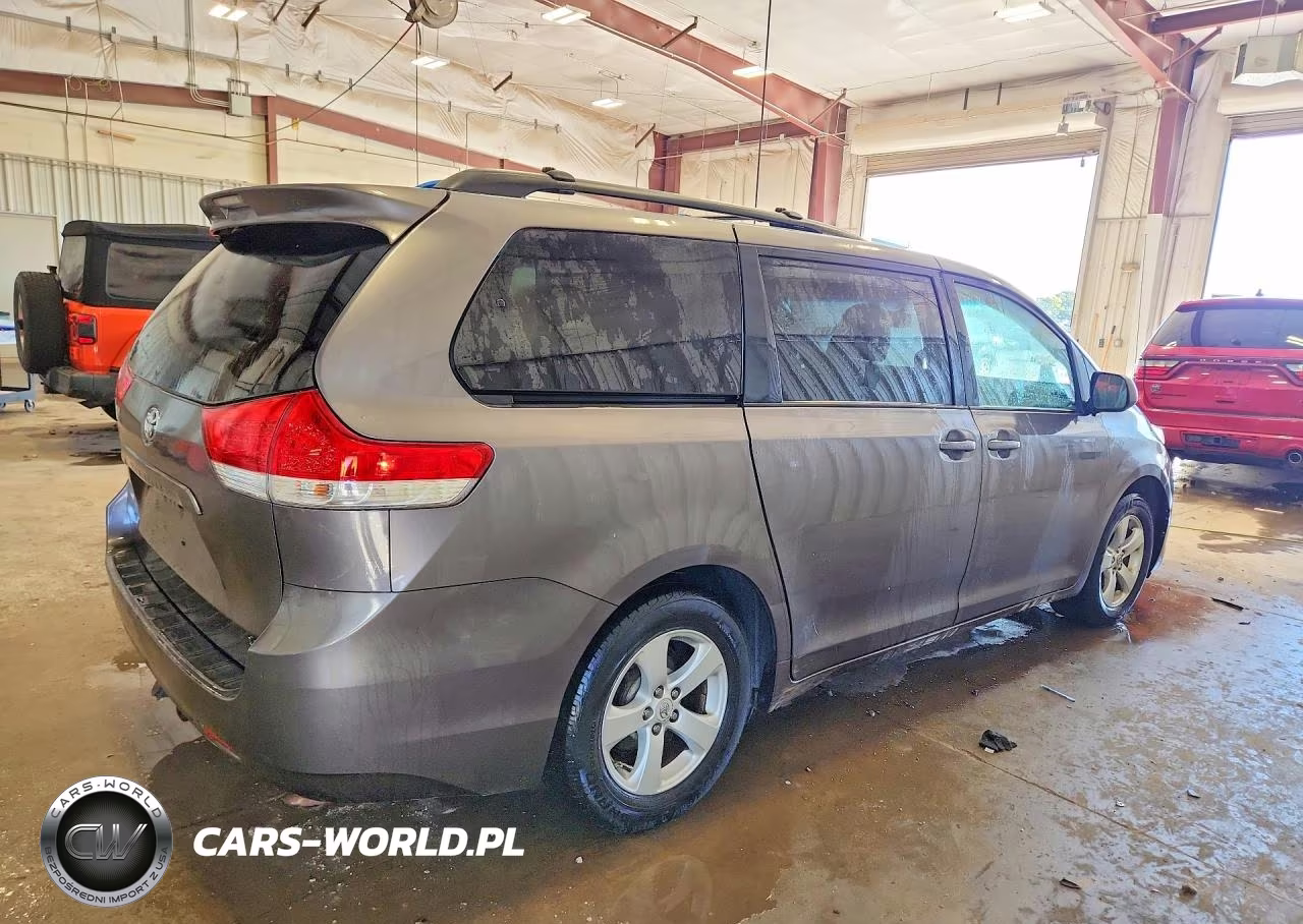 2011 Toyota Sienna Le VIN:5TDKK3DC0BS036926 - 3