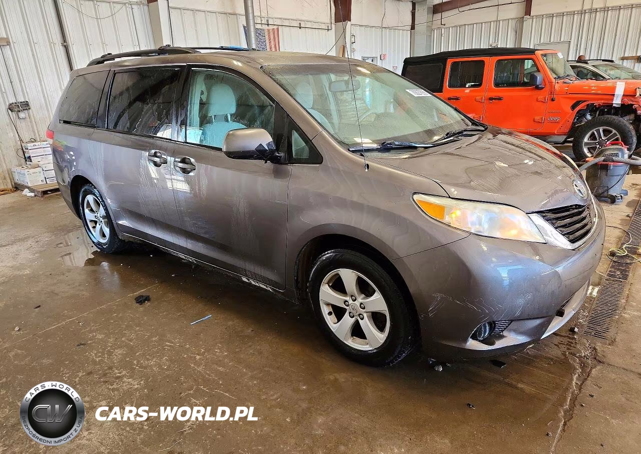 2011 Toyota Sienna Le VIN:5TDKK3DC0BS036926 - 4