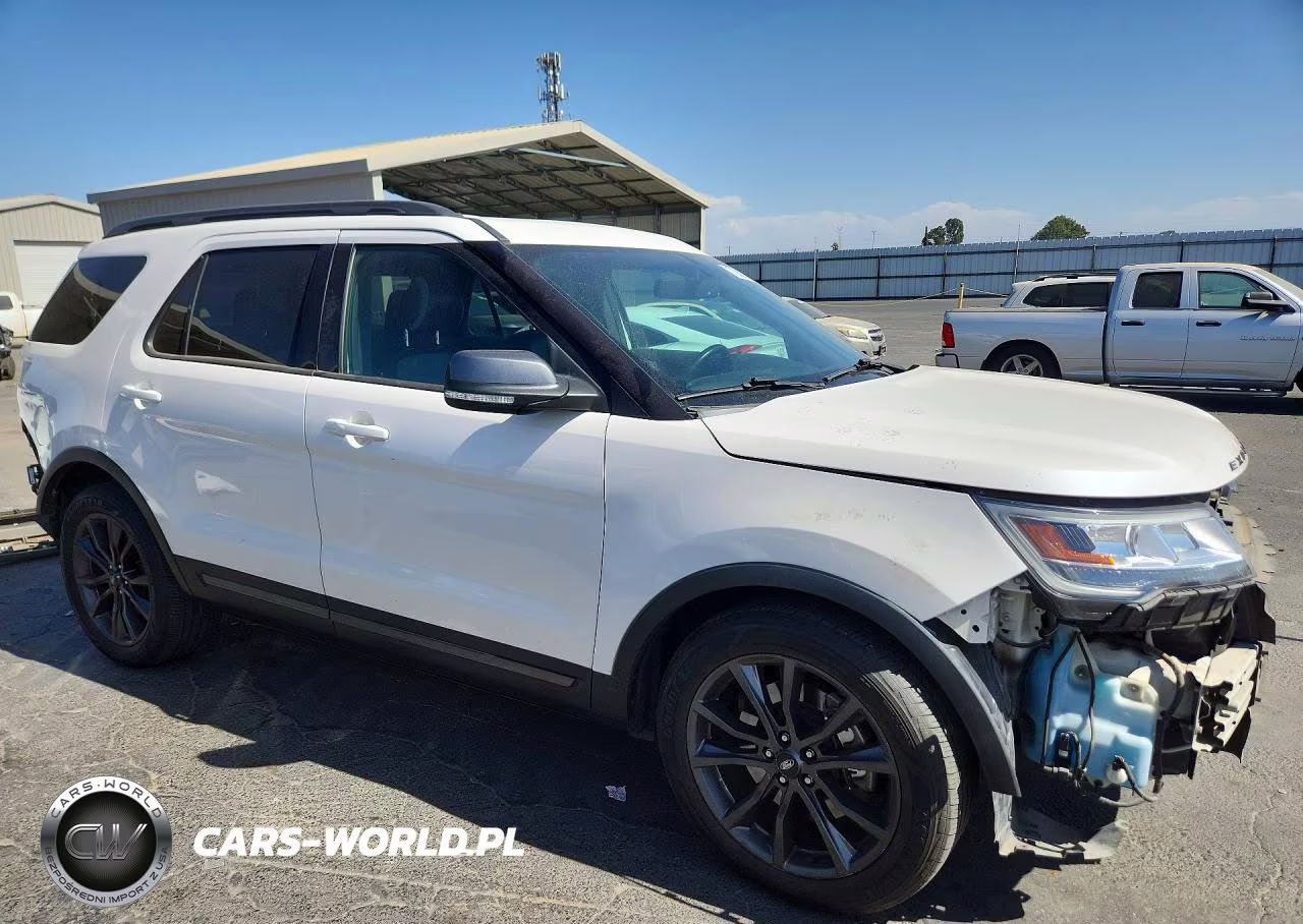 2017 Ford Explorer Xlt VIN:1FM5K7D81HGC21579 - 4