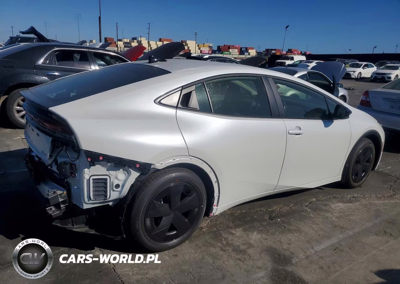 2026 Toyota Prius Le VIN:JTDACAAU1T3083217 - 3
