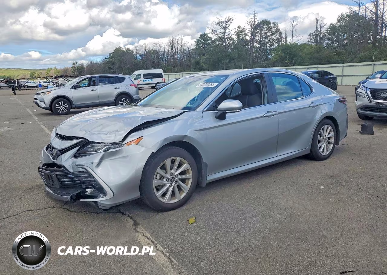 2024 Toyota Camry Le – zdjęcie 1 z 12