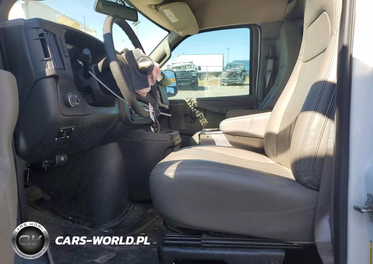 2024 Chevrolet Express G2500 VIN:1GCWGAFP6R1106251 - 7