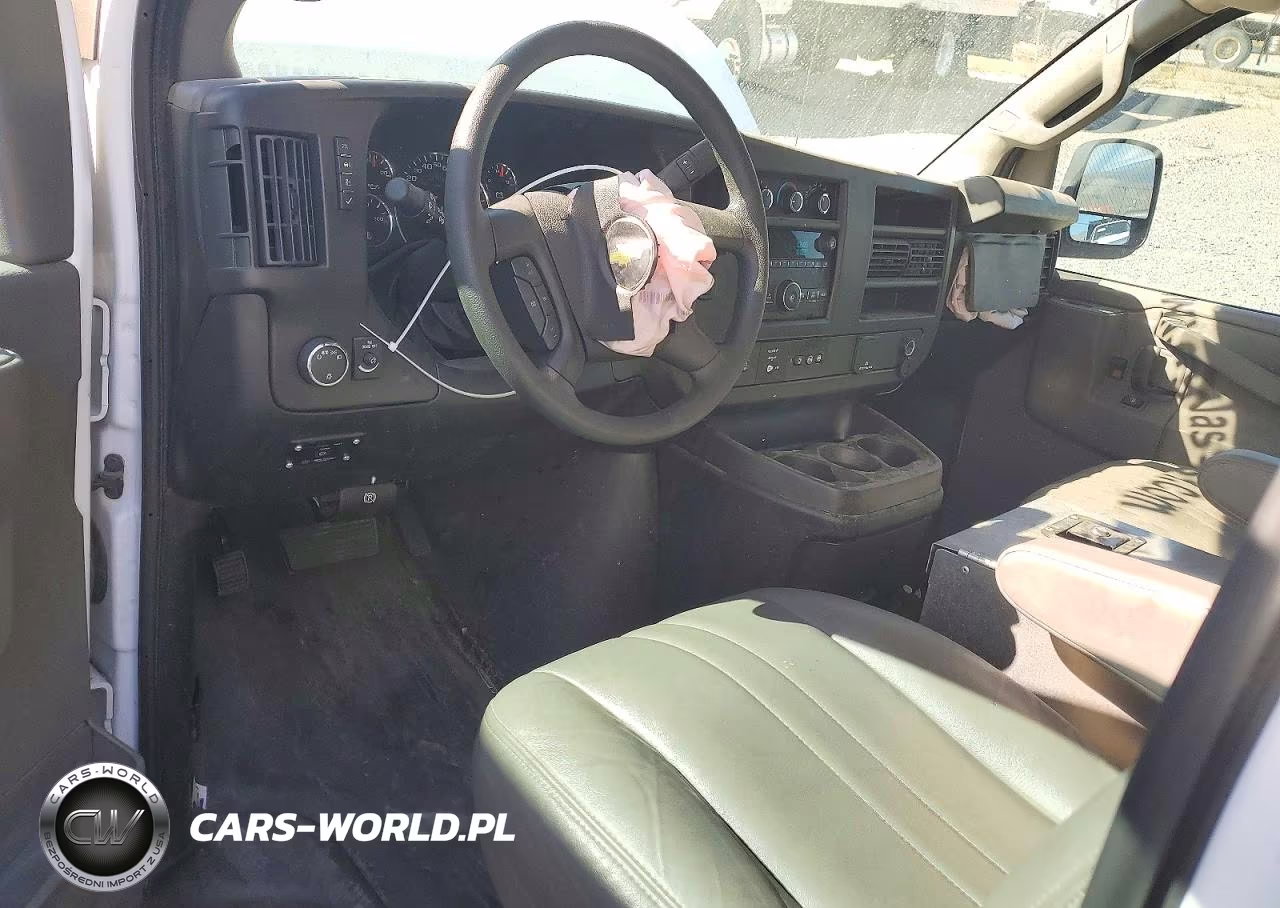 2024 Chevrolet Express G2500 VIN:1GCWGAFP6R1106251 - 8