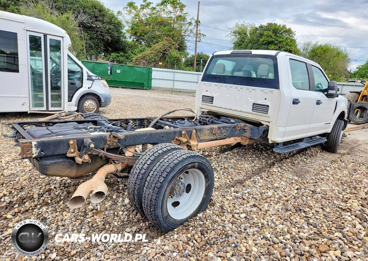 2018 Ford F450 Super Duty VIN:1FD0W4HT8JEB43024 - 3