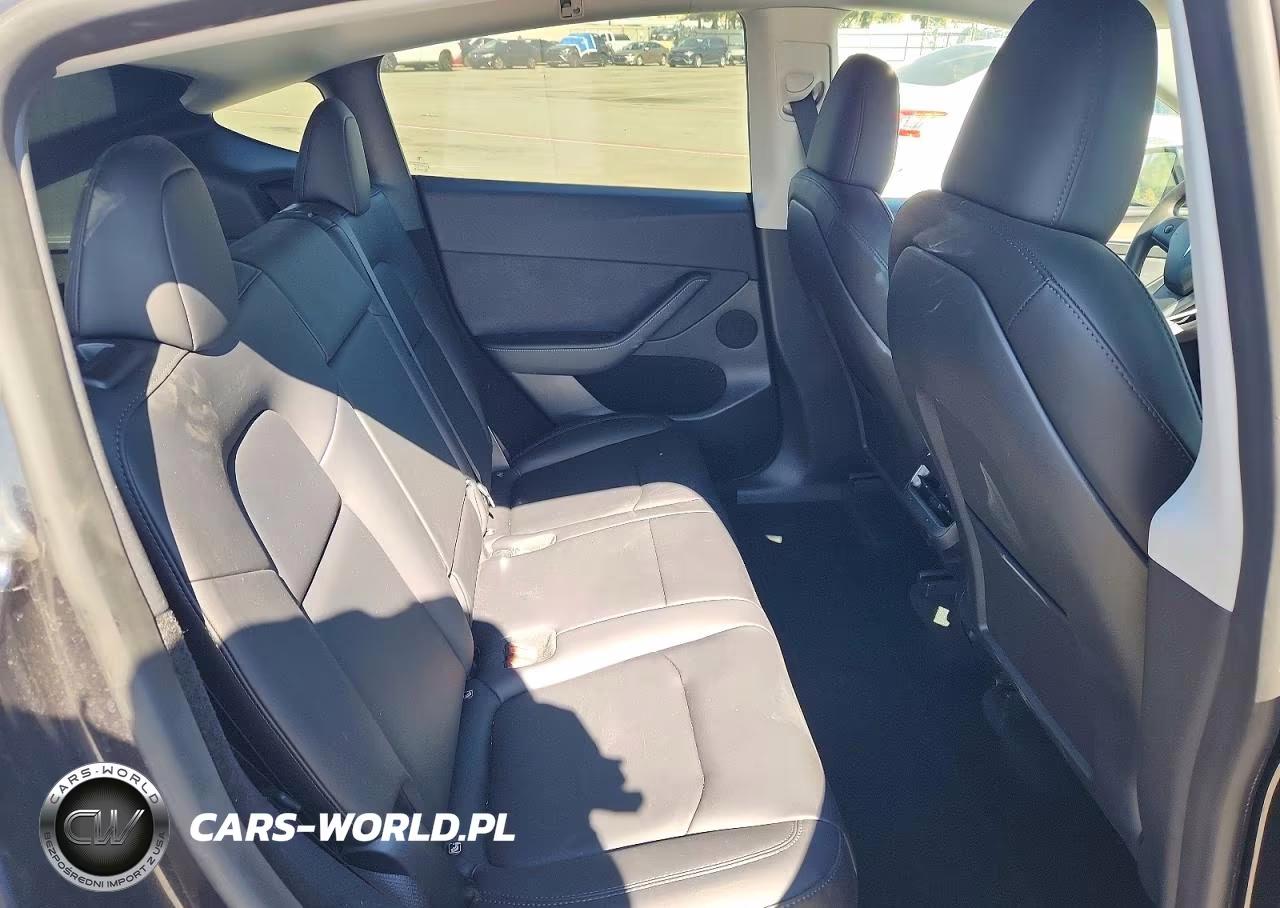 2024 Tesla Model Y VIN:7SAYGDEDXRF001935 - 10