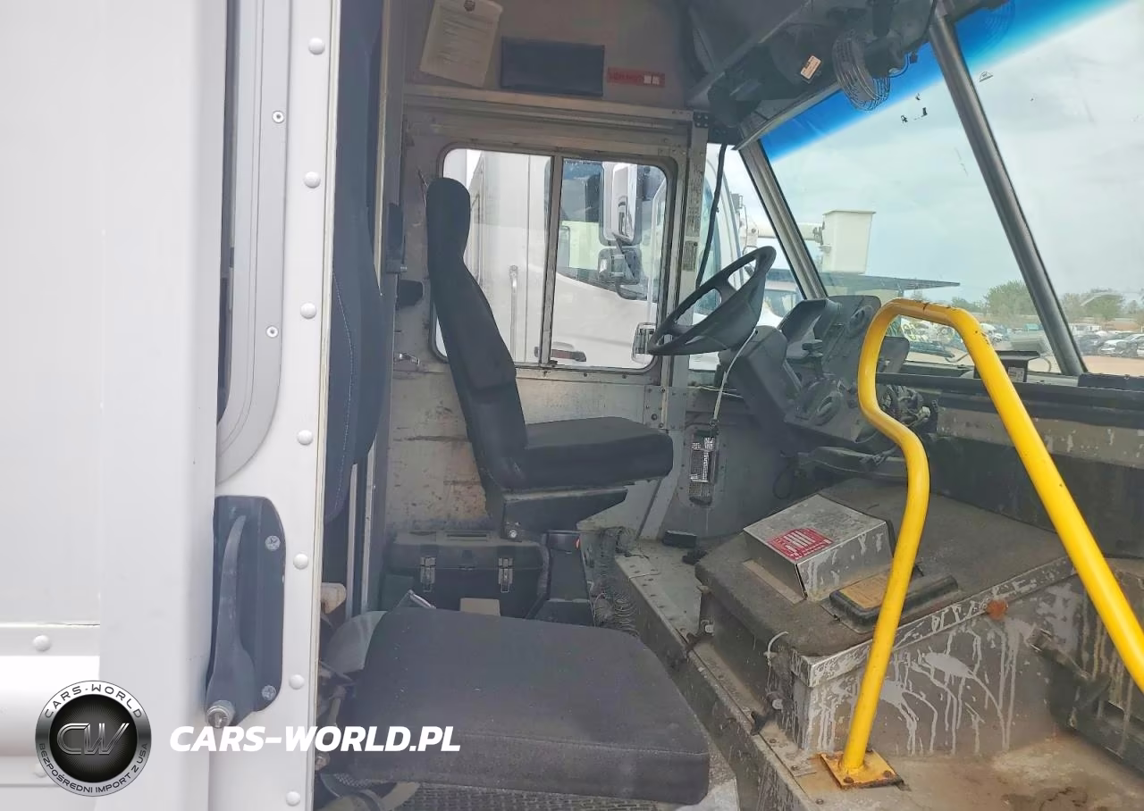 2011 Freightliner Mt45G Chassis Delivery Truck VIN:4UZAAPDU8BCBC6464 - 11