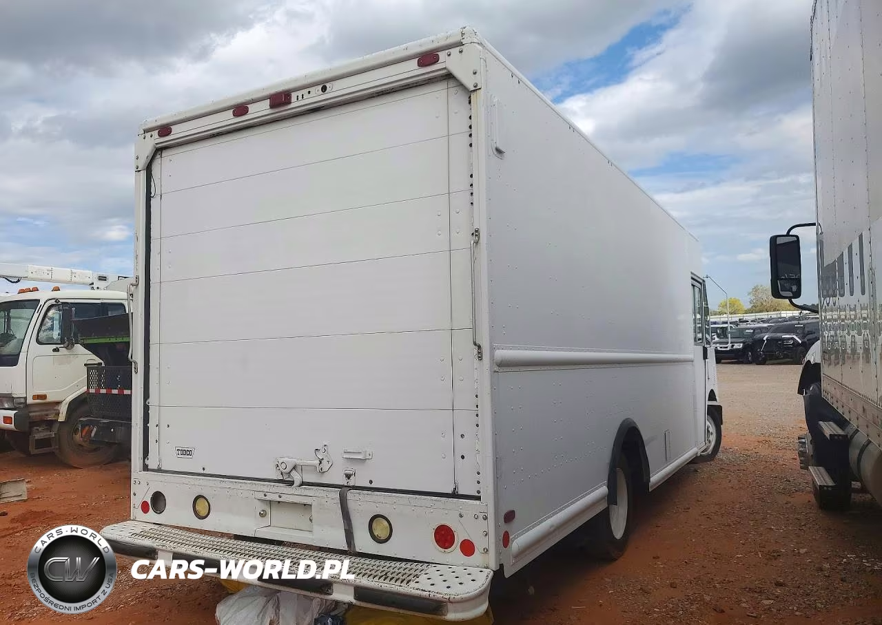 2011 Freightliner Mt45G Chassis Delivery Truck VIN:4UZAAPDU8BCBC6464 - 3