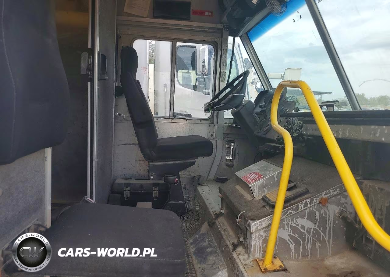 2011 Freightliner Mt45G Chassis Delivery Truck VIN:4UZAAPDU8BCBC6464 - 7