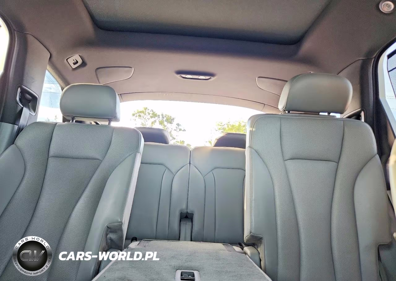 2018 Audi Q7 Premium Plus VIN:WA1LAAF77JD033540 - 10