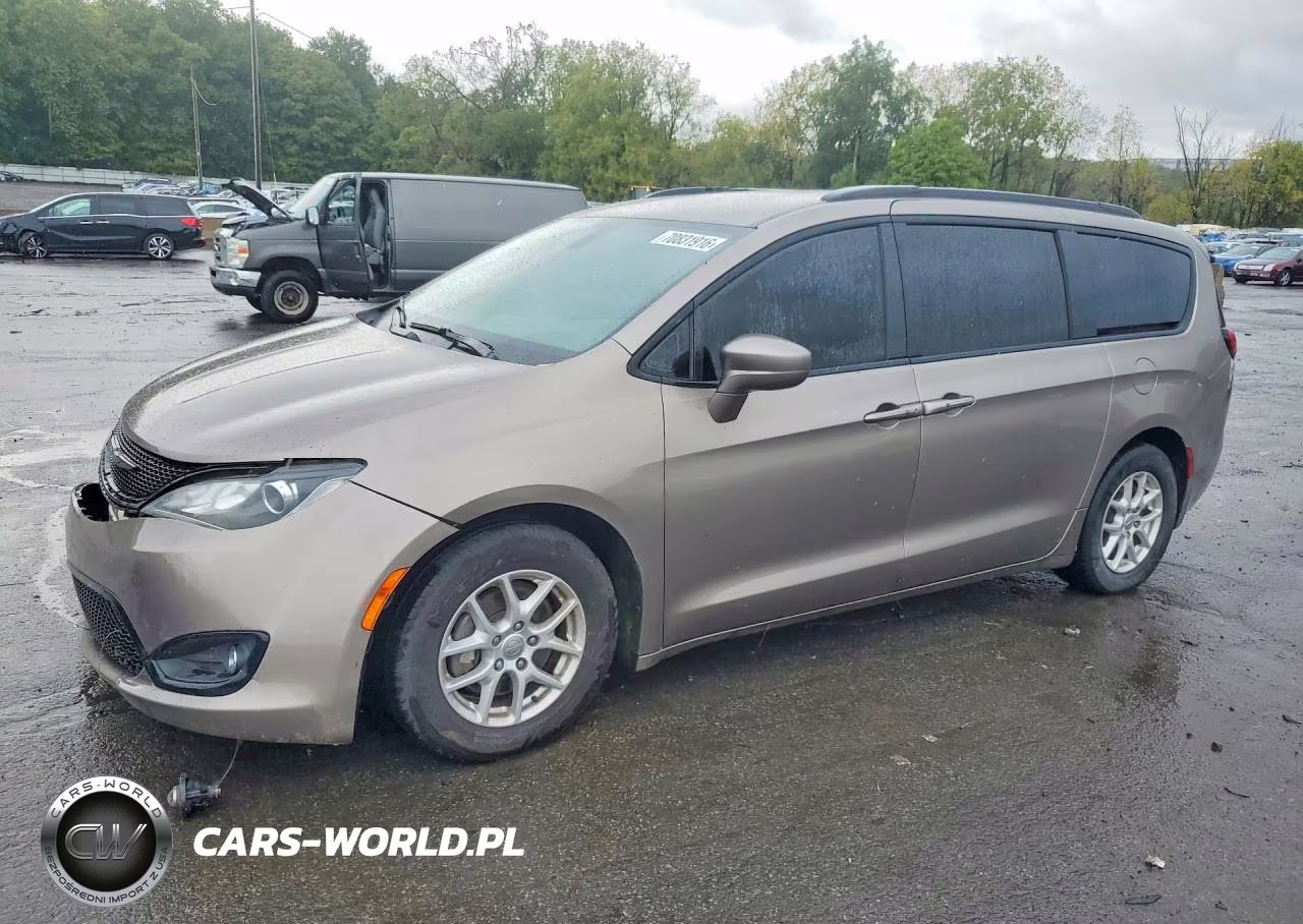 2018 Chrysler Pacifica Touring Plus VIN:2C4RC1FG3JR237193 - 1