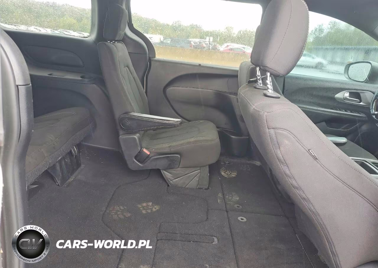 2018 Chrysler Pacifica Touring Plus VIN:2C4RC1FG3JR237193 - 11