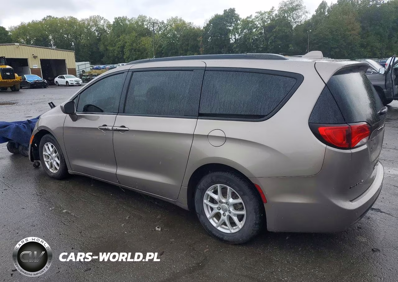 2018 Chrysler Pacifica Touring Plus VIN:2C4RC1FG3JR237193 - 2