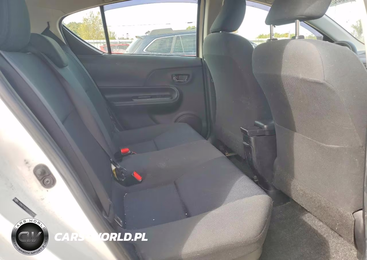 2016 Toyota Prius C Two VIN:JTDKDTB33G1137993 - 10