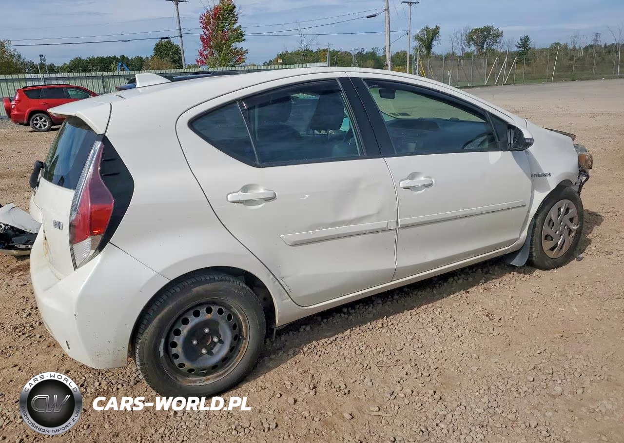 2016 Toyota Prius C Two VIN:JTDKDTB33G1137993 - 3