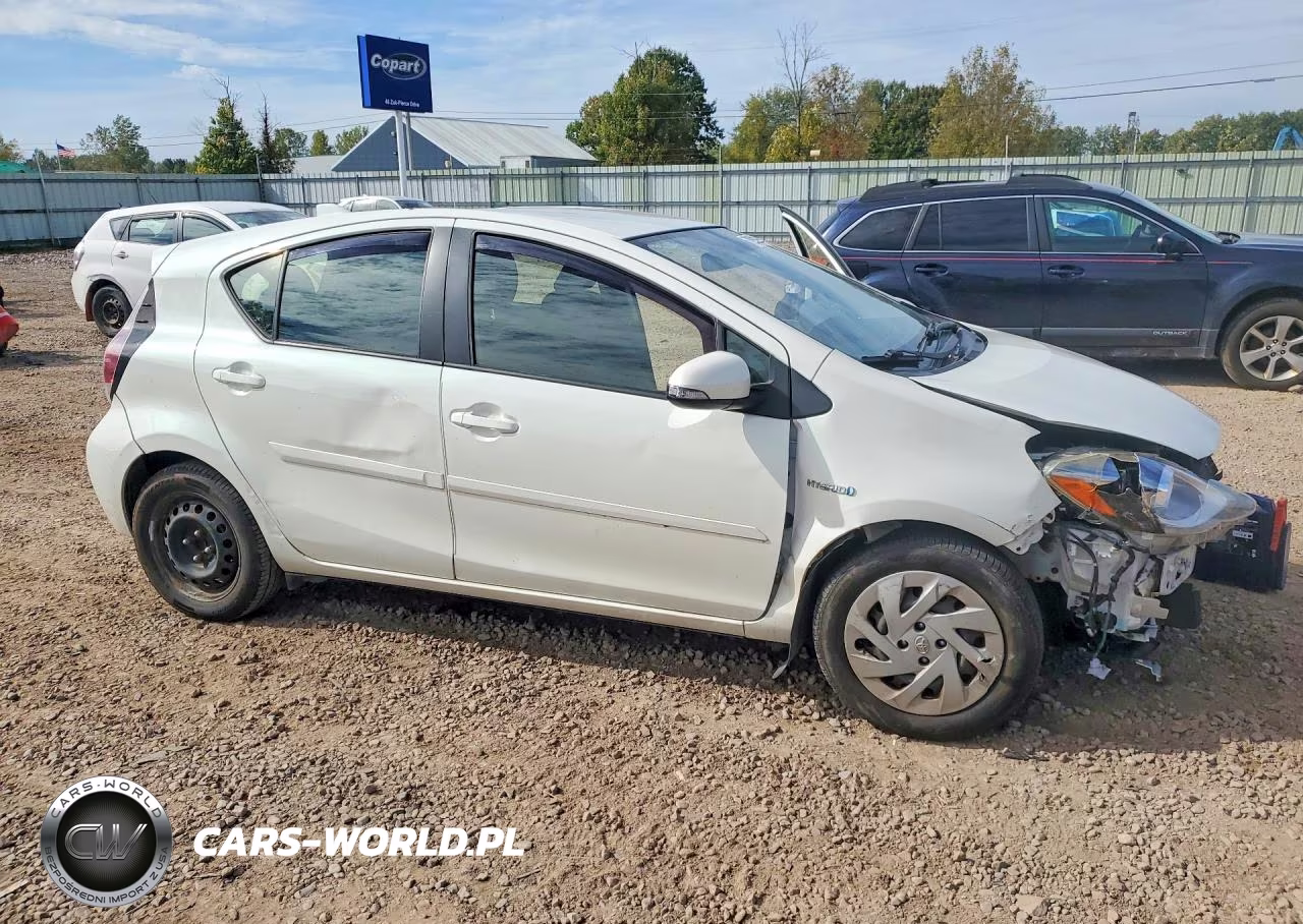 2016 Toyota Prius C Two VIN:JTDKDTB33G1137993 - 4