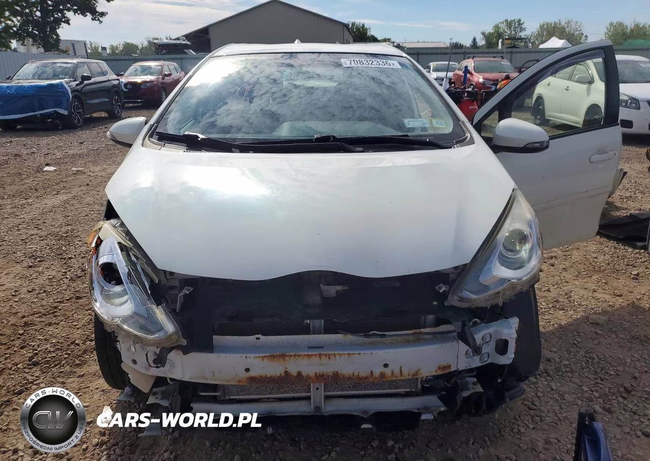 2016 Toyota Prius C Two VIN:JTDKDTB33G1137993 - 5