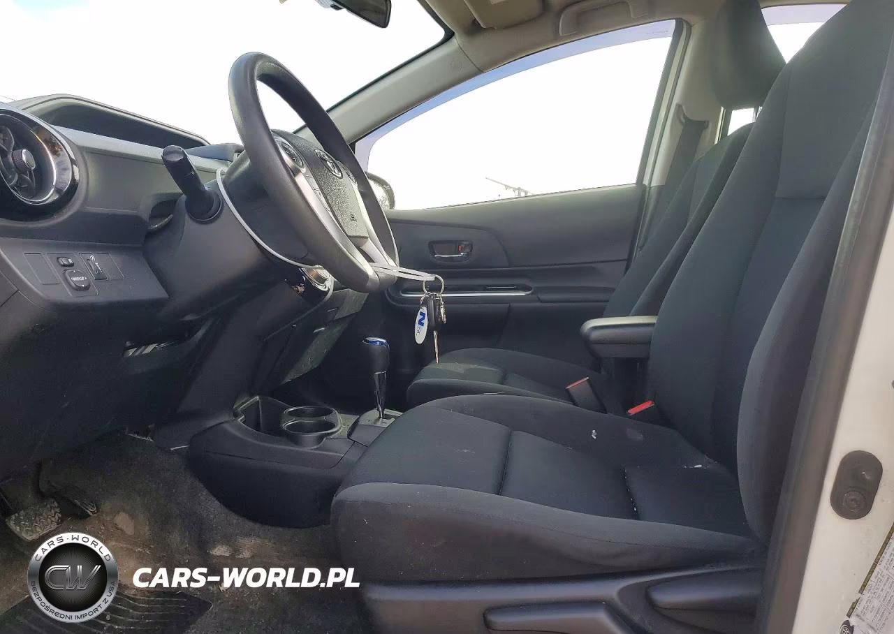 2016 Toyota Prius C Two VIN:JTDKDTB33G1137993 - 7