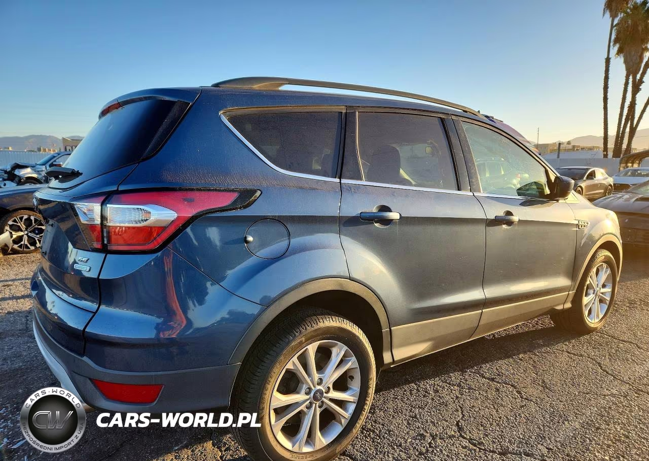 2018 Ford Escape Se VIN:1FMCU0GD3JUA43800 - 3