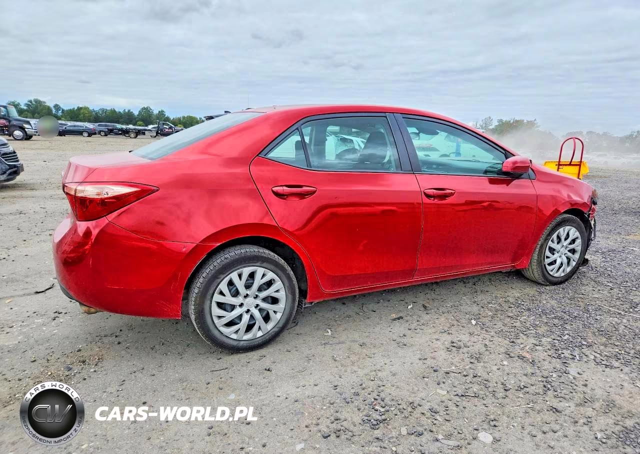 2018 Toyota Corolla Le VIN:5YFBURHE6JP748969 - 3