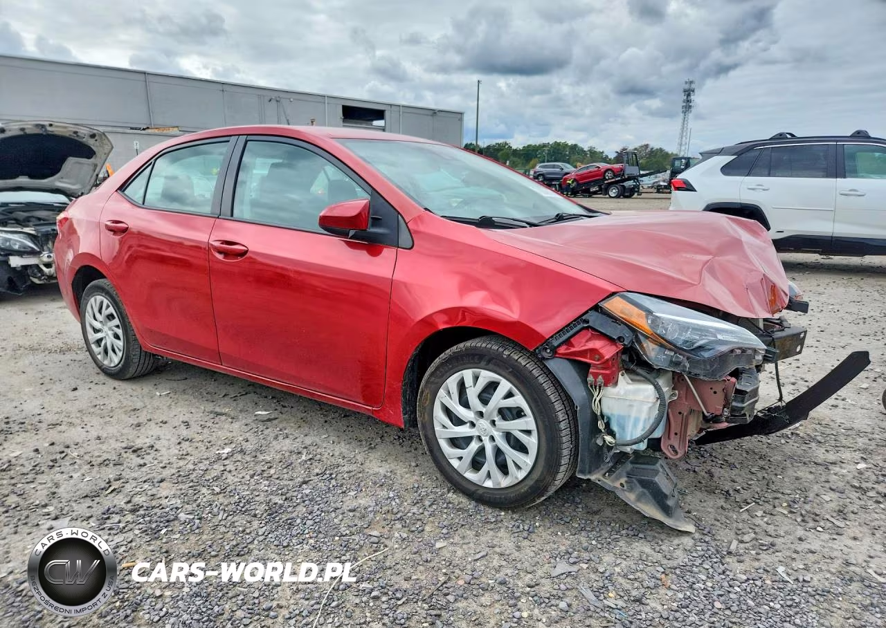 2018 Toyota Corolla Le VIN:5YFBURHE6JP748969 - 4