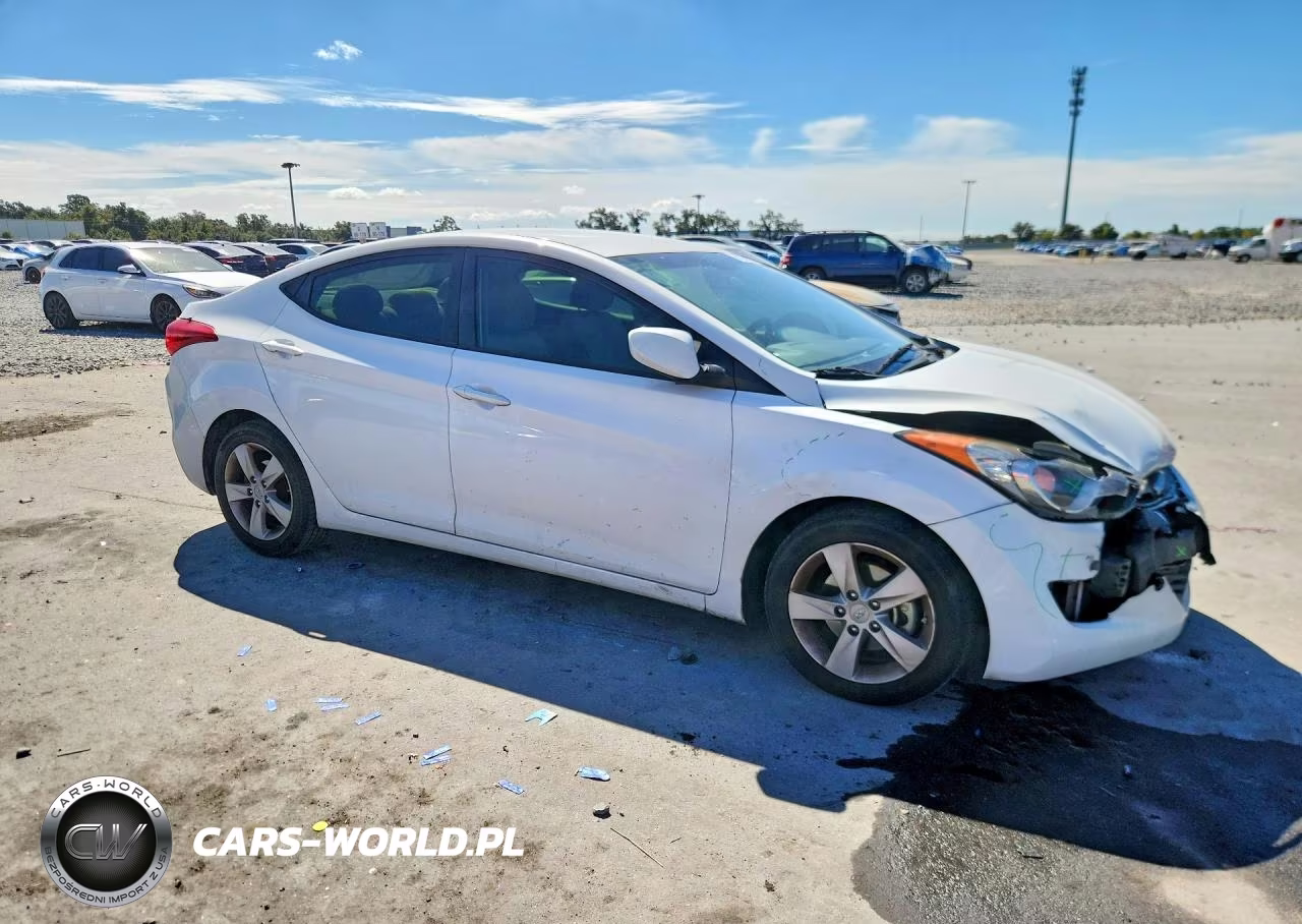 2013 Hyundai Elantra Gls VIN:5NPDH4AE1DH375531 - 4